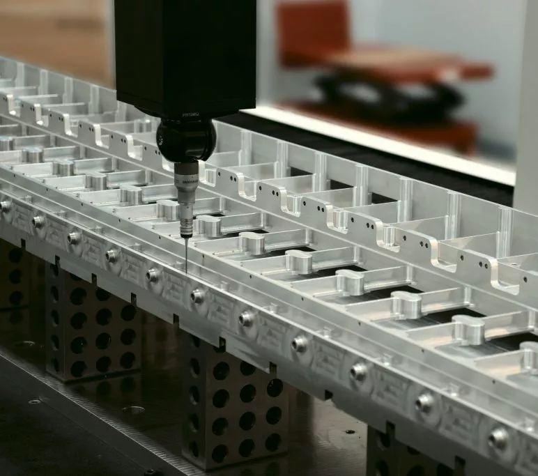 3 Axis CNC Machining Service 18 Large aluminum alloy parts are processed and inspected using 3 axis CNC machining1