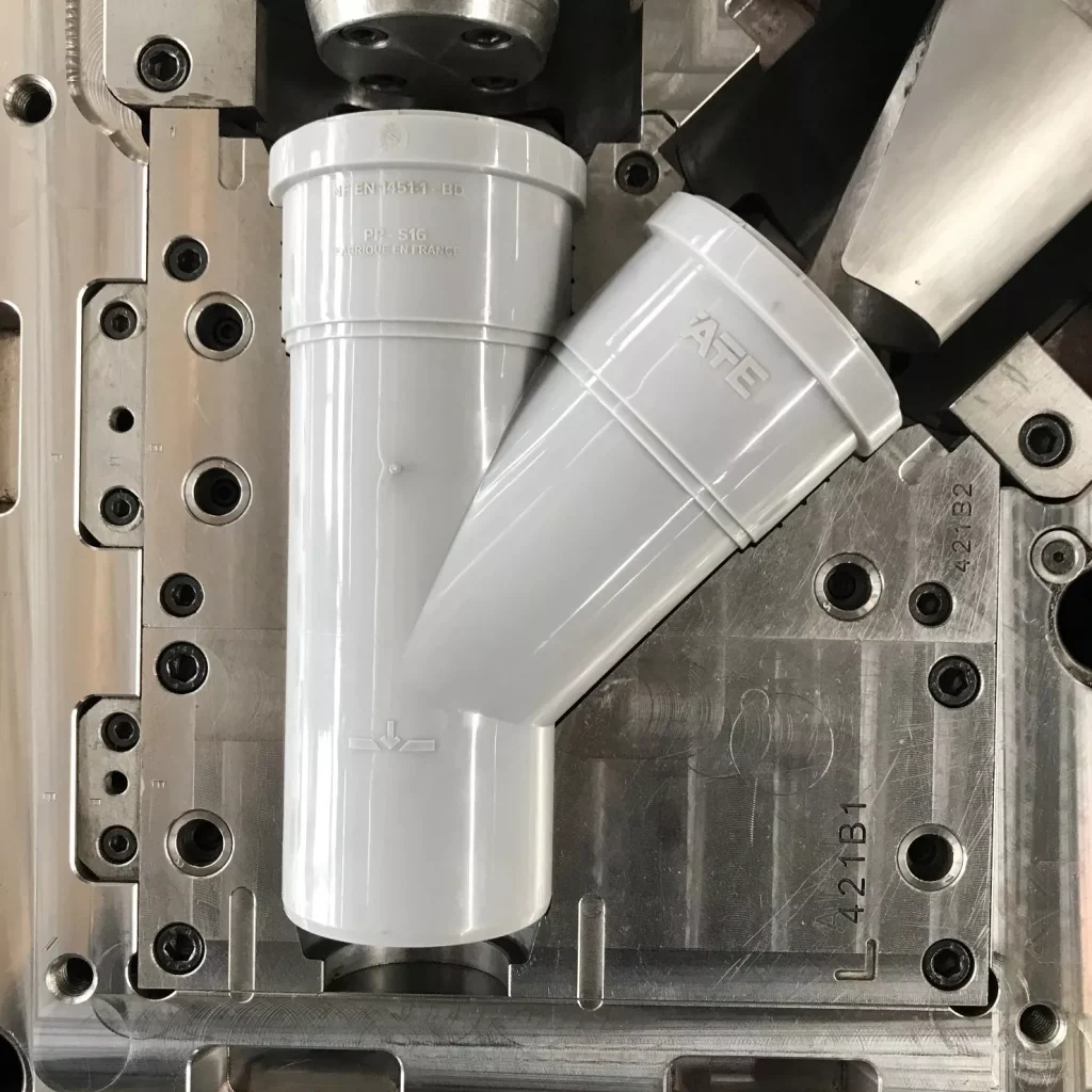 Short run injection molding of large curved plastic parts
