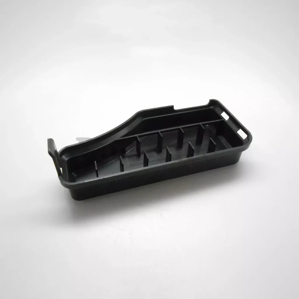 Vacuum casting of plastic parts for industrial equipment