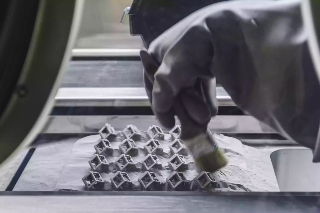 Post processing of small batch customized parts manufactured by metal 3D printing