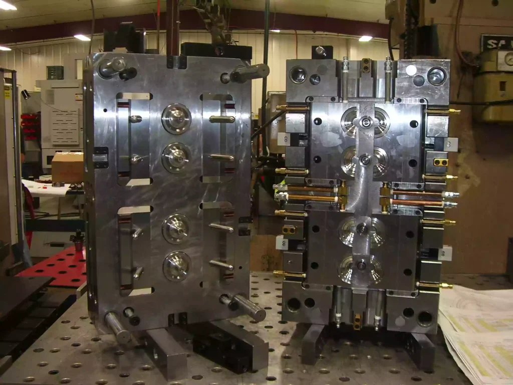 plastic injection mold 01
