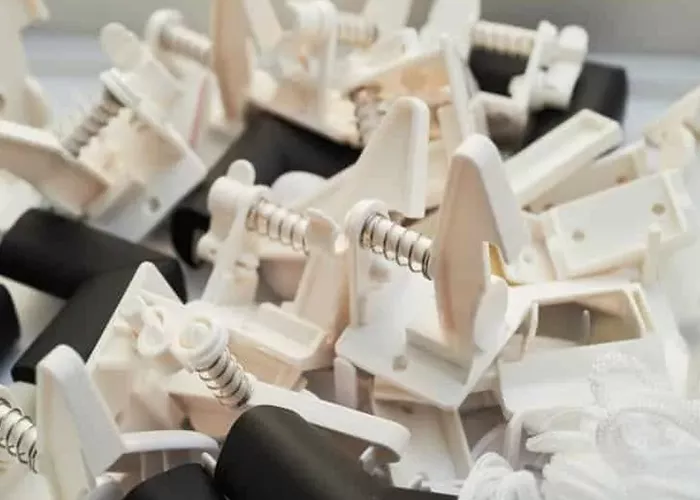 plastic parts injection molding and assembly