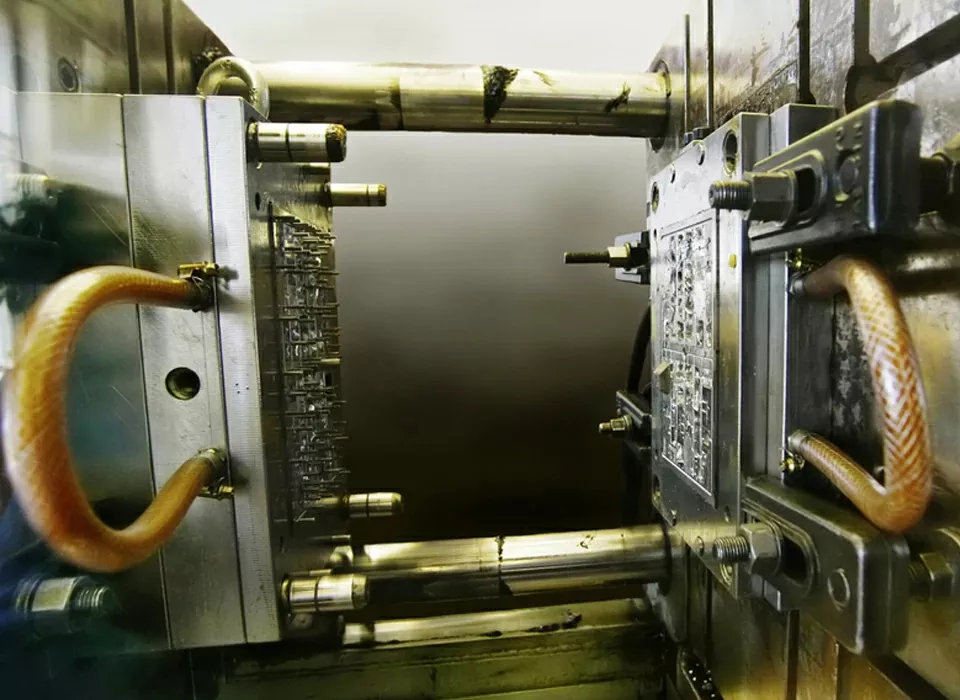 Cold runner PI part injection molding